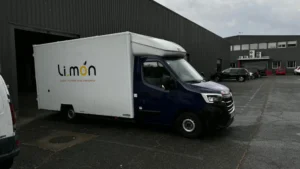 La camion Li.mon de Tarbes en chargement sur le site de Odos