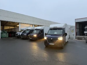 Camions stationnés sur le parking de Li.mon Mérignac