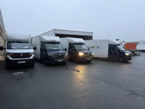 plusieurs-camions-stationes